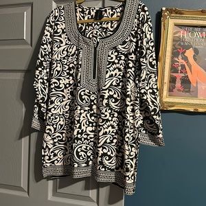 Black and cream tunic style blouse. Large. By Bella.